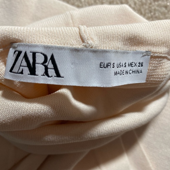 Zara sleeveless turtleneck - Picture 2 of 3